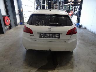 Peugeot 308 1.2 THP picture 2
