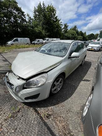 krockskadad bil auto Volvo V-60 1.6 T3 Summun polestar 2011/1