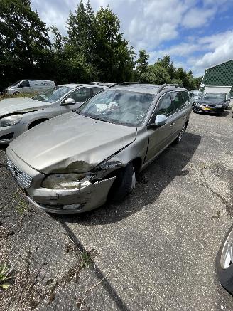 Vrakbiler auto Volvo V-70 2.0 D4 summum 5 cilinder 2013/1