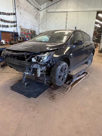 Damaged car Opel Astra Astra K 1.2 2020/1
