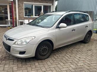 Hyundai I-30 i30 Crosswagon (WWH), Combi, 2007 / 2012 1.6 CRDi 16V VGT HP picture 3