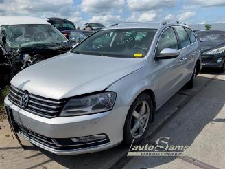 Vrakbiler auto Volkswagen Passat Passat Variant (365), Combi, 2010 / 2015 2.0 TDI 16V 140 4Motion 2011/2