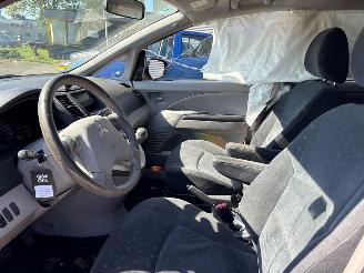 Mitsubishi Grandis  picture 7