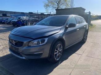 Vrakbiler auto Volvo V-60 V60 Cross Country I (FZ), Combi, 2010 / 2018 2.0 D4 16V 2016/1