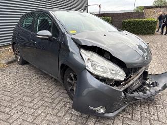 Peugeot 208  picture 6