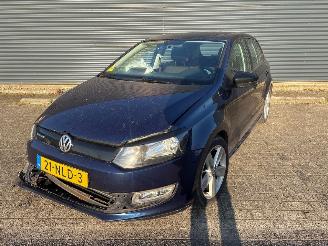 Voiture accidenté Volkswagen Polo Polo V (6R) 1.2 Diesel Hatchback 2009 / 2017 - 1.2 TDI 12V BlueMotion Hatchback  Diesel 1,199cc 55kW (75pk) FWD 2009-10/2014-05  CFWA 2010/10