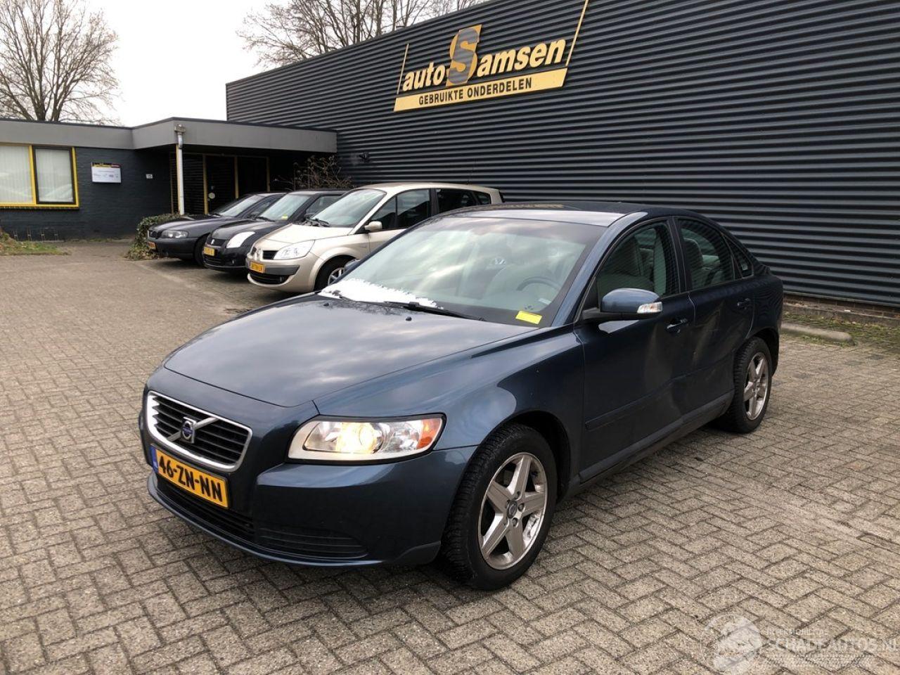 Volvo S-40 