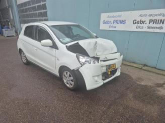 Vrakbiler auto Mitsubishi Space-star Space Star (A0), Hatchback, 2012 1.0 12V 2015/11