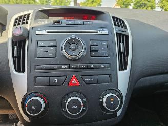 Kia Cee d 1.4 16V Combi/o  Benzine 1.396cc 66kW (90pk) FWD picture 12