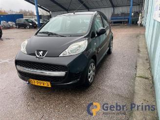 Vrakbiler auto Peugeot 107 107, Hatchback, 2005 / 2014 1.0 12V 2011/3