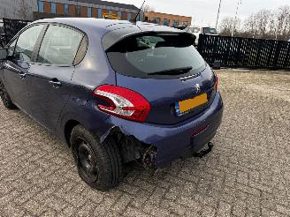 Peugeot 208 1.2 VTi Active picture 4