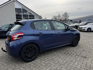 Peugeot 208 1.2 VTi Active picture 3