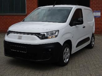 Fiat Doblo PureTech 1.2i 81kw/110pk Euro6, Airco, Cruise, Camera, DAB+ picture 2