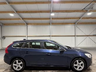 krockskadad bil auto Volvo V-60 1.6 T3 110kW Airco Momentum 2012/1