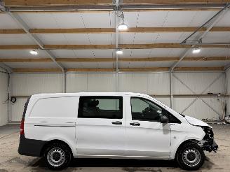 krockskadad bil bedrijf Mercedes Vito 110CDi 75kW DC Functional Lang Comfort 2022/4