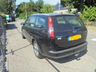 skadebil auto Ford Niro Focus Wagon 1.8-16V Amb. FlexiF. 2007/10