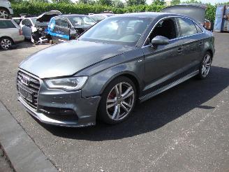 krockskadad bil auto Audi A4  2014/1
