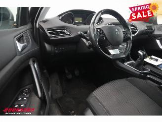 Peugeot 308 SW 1.2 PureTech Active Pano Navi Clima Cruise PDC AHK picture 10