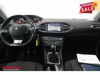 Peugeot 308 SW 1.2 PureTech Active Pano Navi Clima Cruise PDC AHK picture 6