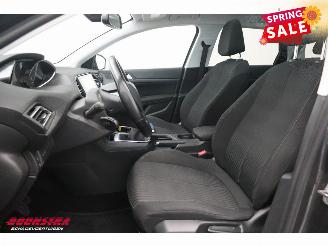 Peugeot 308 SW 1.2 PureTech Active Pano Navi Clima Cruise PDC AHK picture 8