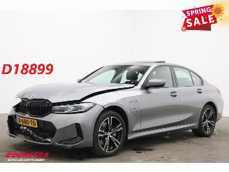 skadebil auto BMW 3-serie 330E M-Sport Schuifdak H/K Memory HUD LRHZ Camera AHK 2023/3