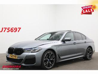 uszkodzony samochody osobowe BMW 5-serie 520e M-Sport LED Schuifdak Memory HUD H/K Camera SHZ 2022/5