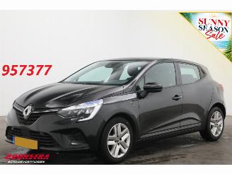 Schadeauto Renault Clio 1.0 TCe Zen Cruise Navi Airco Apple/Android PDC 2021/12