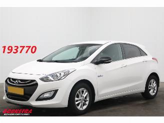 uszkodzony samochody osobowe Hyundai I-30 1.6 GDI Go! Cruise Navi Clima Bluetooth Camera PDC 2015/2