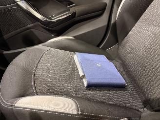 Peugeot 208 HB 1.2 VTi Style Navi/Clima picture 21