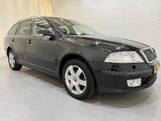 Coche accidentado Skoda Octavia Combi 1.6 FSI Elegance Navi/Clima 2008/10