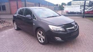 Vrakbiler auto Opel Astra Astra J (PC6/PD6/PE6/PF6), Hatchback 5-drs, 2009 / 2015 1.4 Turbo 16V 2012/3
