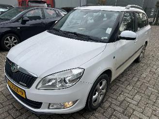 damaged passenger cars Skoda Fabia 1.2 TDI  Stationcar 2012/5