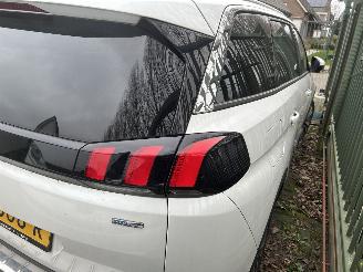 Peugeot 5008 1.2 PureTech Allure picture 3