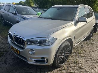 damaged passenger cars BMW X5 xDrive 35i High Executive  Automaat 2015/2