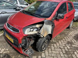 krockskadad bil auto Kia Picanto 1.0 2015/8