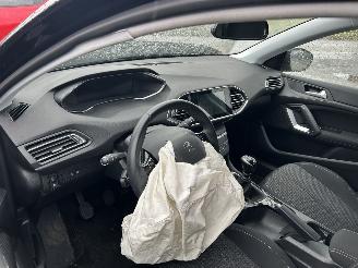 Peugeot 308 1.2 PureTech   5 drs picture 6