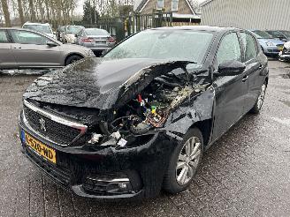 Unfallwagen Peugeot 308 1.2 PureTech   5 drs 2021/6