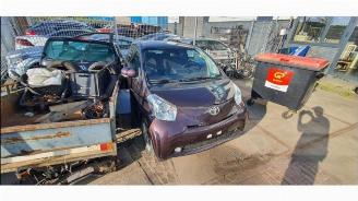 Toyota iQ  picture 2