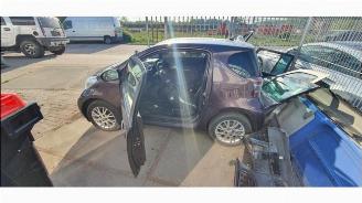 Toyota iQ  picture 3