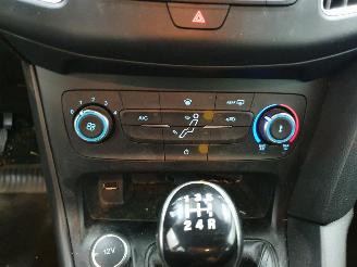Ford Focus 1.0 EcoBoost 100pk picture 19