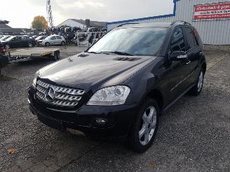 Vrakbiler auto Mercedes M-klasse W164 Zwart 197 Onderdelen Deur Motorkap 2008/4