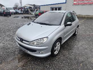 Vrakbiler auto Peugeot 206 1.6 16V Zilver EZRC Onderdelen NFU Motor 2003/6