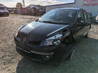 Uttjänta bilar auto Renault Clio 1.6 Schwarz NV676 2006/10