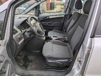 Opel Zafira 1.9 CDTI picture 10
