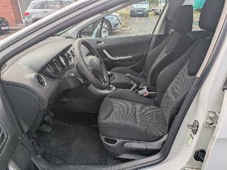 Peugeot 308 1.6 picture 10