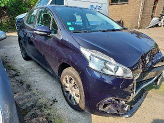 Peugeot 208  picture 8