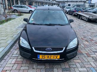 Unfallwagen Ford Focus 1.6 16v 2005/10