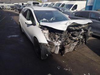 Coche siniestrado Kia Cee d Cee'd Sportswagon (JDC5), Combi, 2012 / 2018 1.4i CVVT 16V 2012/12