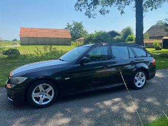 damaged passenger cars BMW 3-serie 320D AUTOMAAT TOURING 2010/11