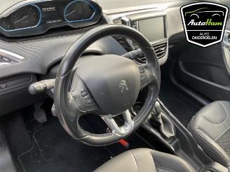 Peugeot 2008 2008 (CU), MPV, 2013 / 2019 1.2 12V e-THP PureTech 110 picture 12